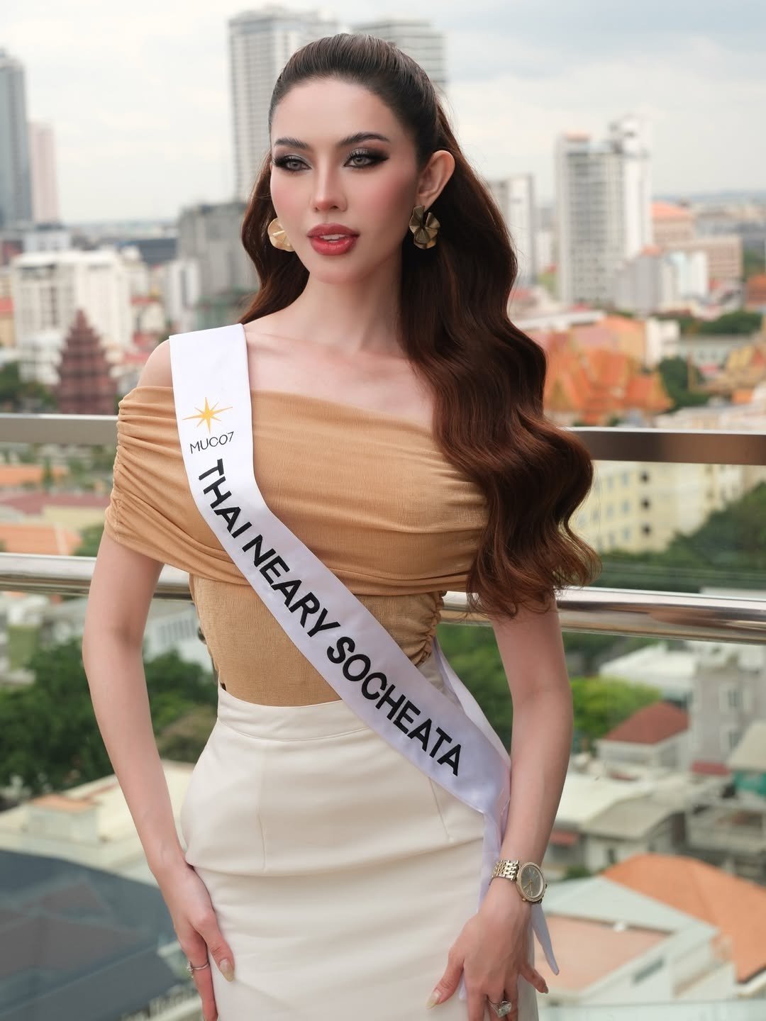 Sau đêm chung kết, việc Fi Yata vượt qua ứng viên nặng ký là người đẹp Pich Votey Saravody (Á hậu 5 Hoa hậu Hòa bình 2022) gây xôn xao trên các diễn đàn sắc đẹp. Trước đó, Pich Votey được đánh giá là ứng viên sáng giá. Trong chung kết, cô dừng chân ở vị trí Á hậu 2.