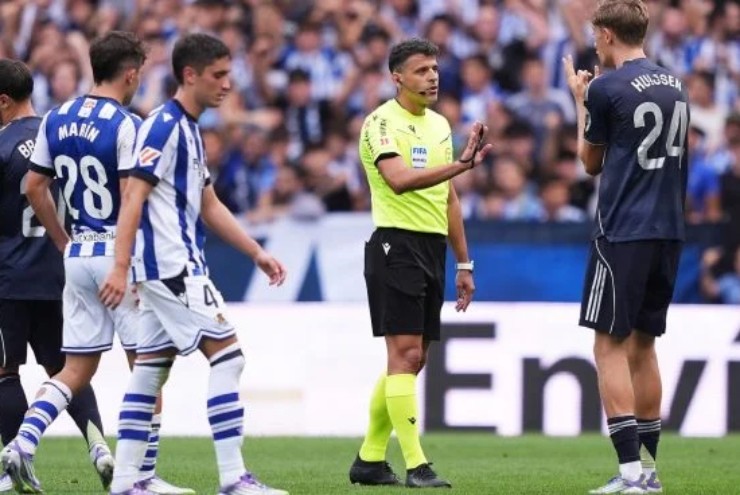 Real Madrid rất bực mình với trọng tài