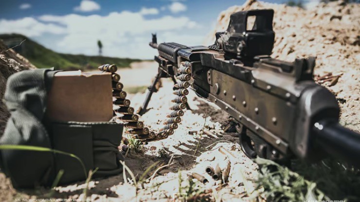Súng máy được bố trí phòng thủ tại một cứ điểm của Ukraine. Ảnh: Ukrainska Pravda.