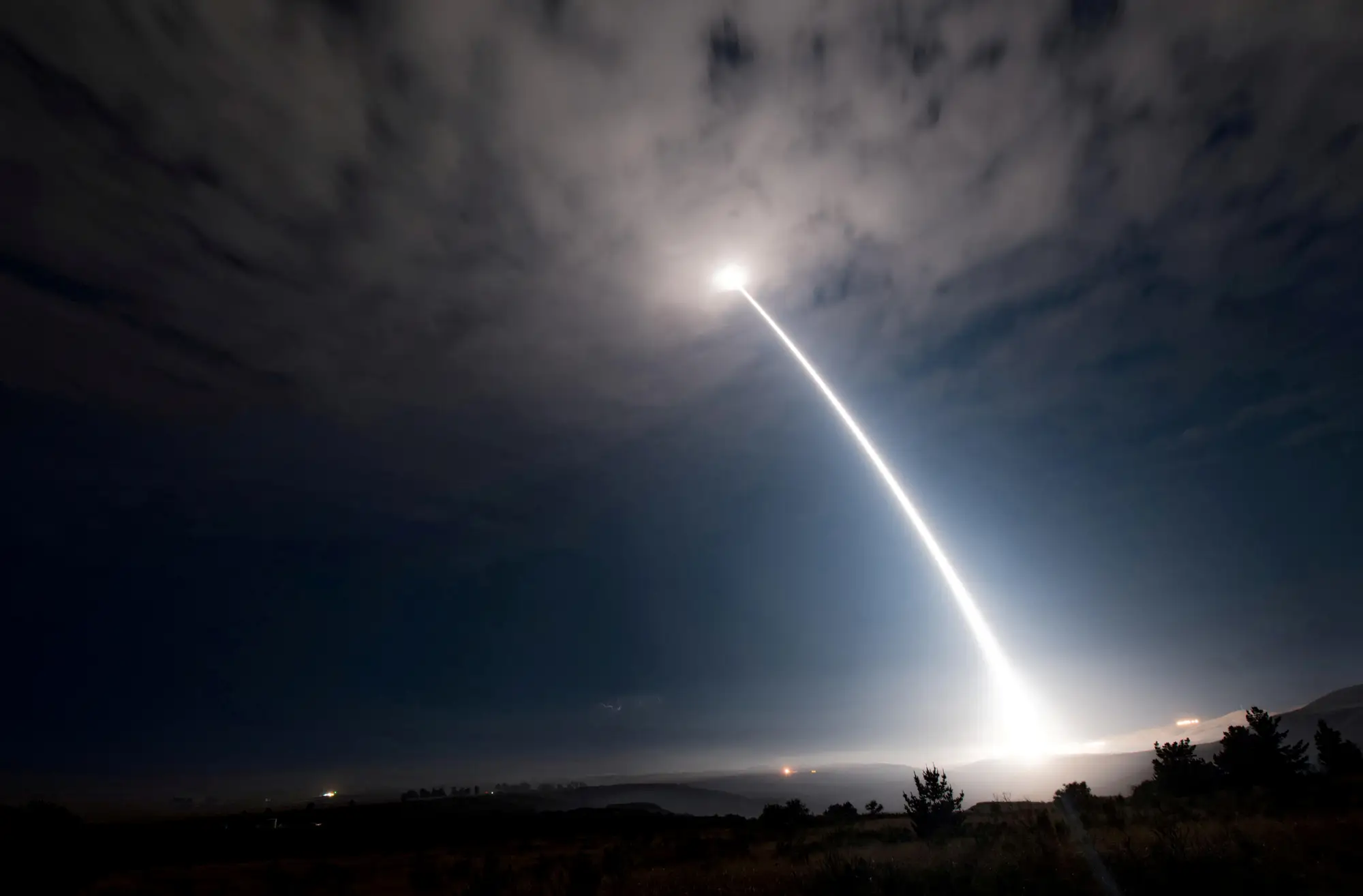 Trong tương lai, Mỹ có thể sẽ phải hạn chế phóng thử ICBM Minuteman III để tiết kiệm tên lửa và phụ tùng. Ảnh: BI.