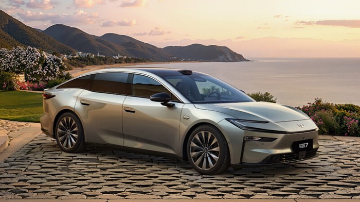 Toyota bZ7 trình làng, sedan thuần điện dài hơn 5 mét - 1