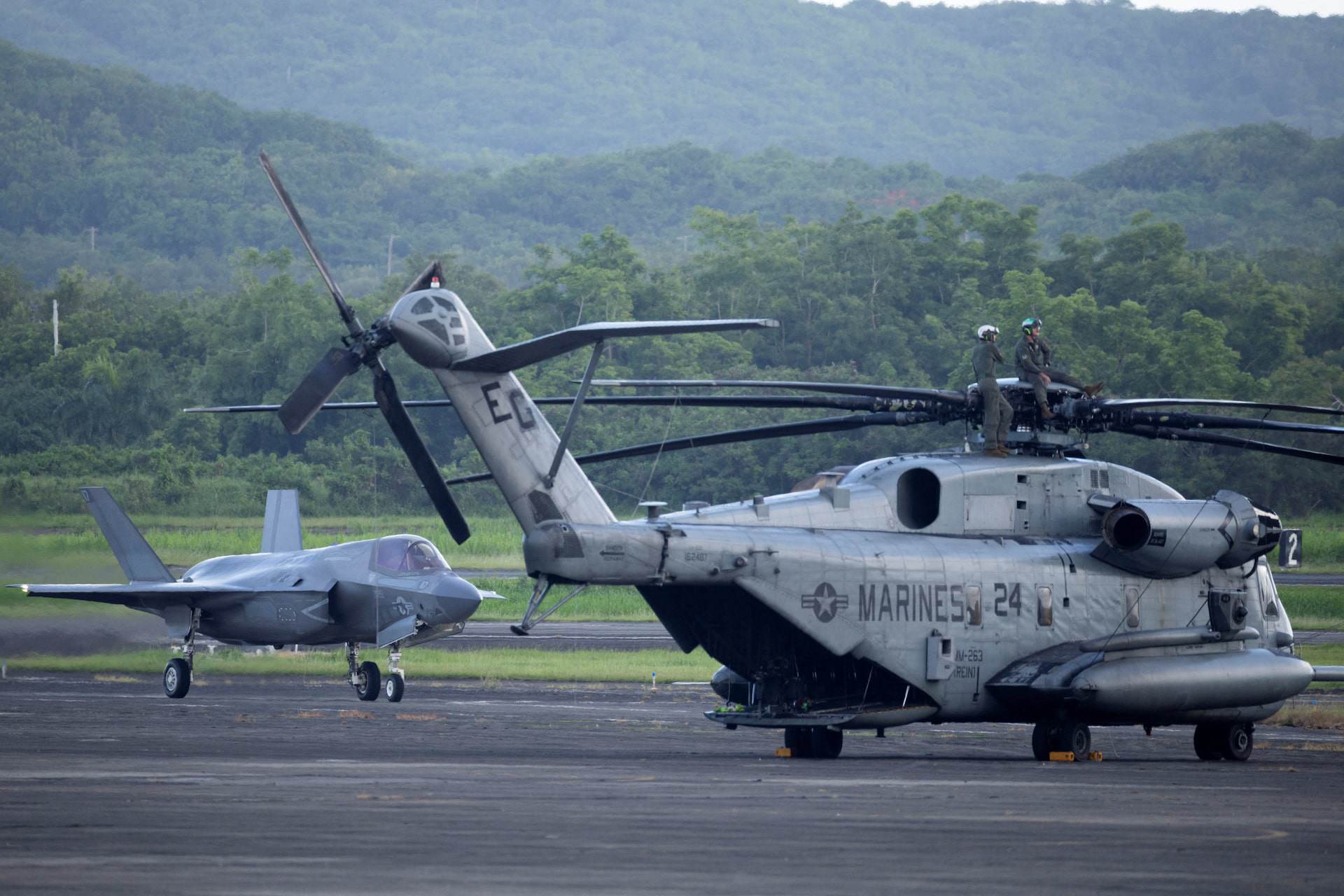 Chiến đấu cơ F-35 Mỹ hiện diện ở vùng lãnh thổ Puerto Rico vào ngày 13/9/2025. Ảnh: Reuters. Chiến đấu cơ F-35 Mỹ hiện diện ở vùng lãnh thổ Puerto Rico vào ngày 13/9/2025. Ảnh: Reuters.