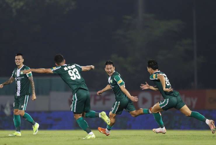 Minh Vương tỏa sáng với 1 siêu phẩm và 1 kiến tạo