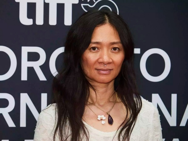 Nữ đạo diễn gốc Chloé Zhao làm nên lịch sử tại TIFF. Ảnh: AP.