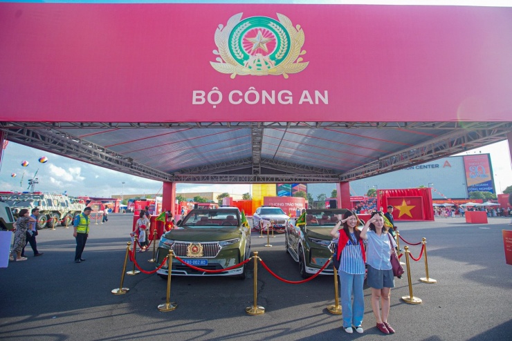Ngắm dàn xe bọc thép, chống khủng bố của Bộ Công an tại triển lãm thành tựu đất nước - 1