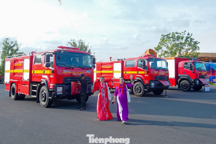 Ngắm dàn xe bọc thép, chống khủng bố của Bộ Công an tại triển lãm thành tựu đất nước - 13