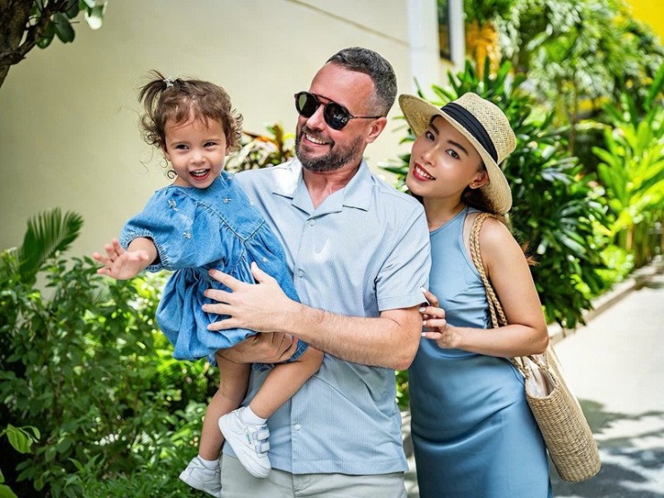 Vân hạnh phúc khi người chồng Tây yêu thích văn hóa Việt Nam 