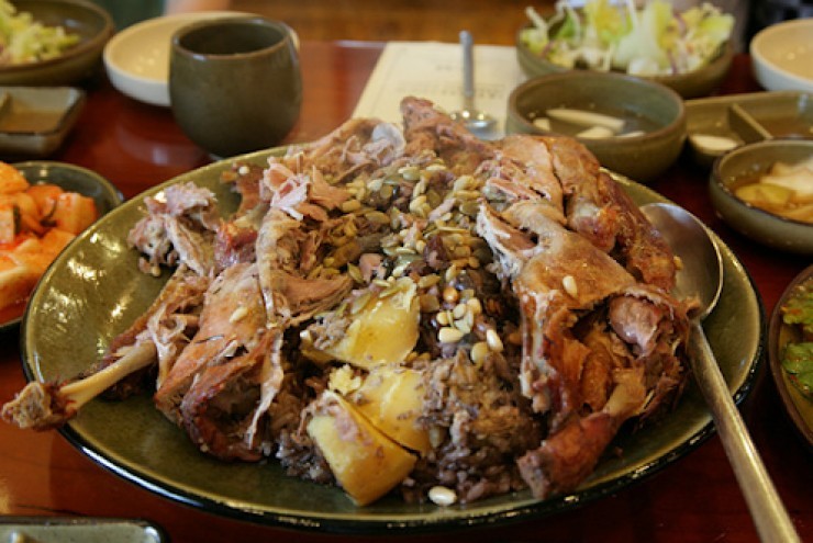 Bất ngờ với món thịt vịt nổi tiếng của Hàn Quốc, có tới 16 dược liệu quý