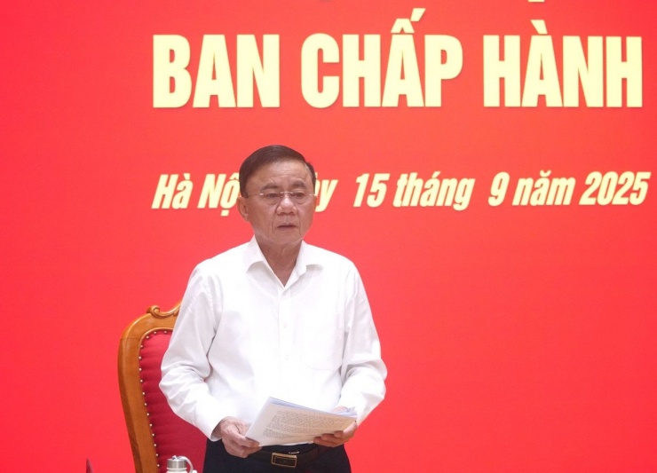 Ủy viên Bộ Chính trị, Thường trực Ban Bí thư Trần Cẩm Tú - Bí thư Đảng ủy các cơ quan Đảng Trung ương phát biểu tại hội nghị. Ảnh: Cổng thông tin Đảng Cộng sản.