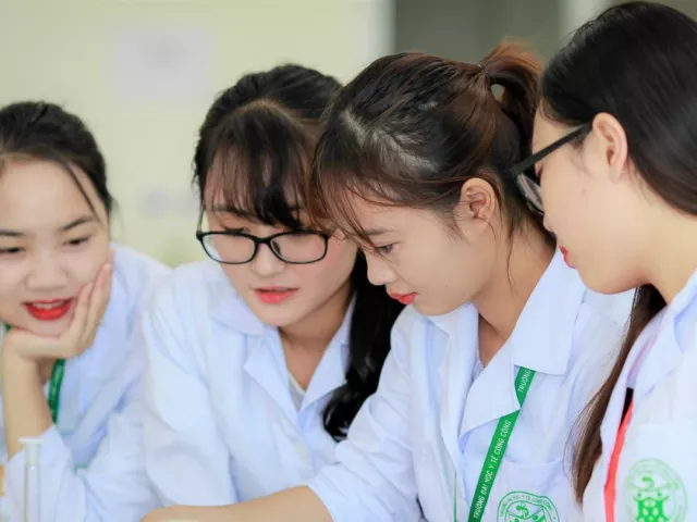 Học phí bác sĩ nội trú của trường nào cao nhất?