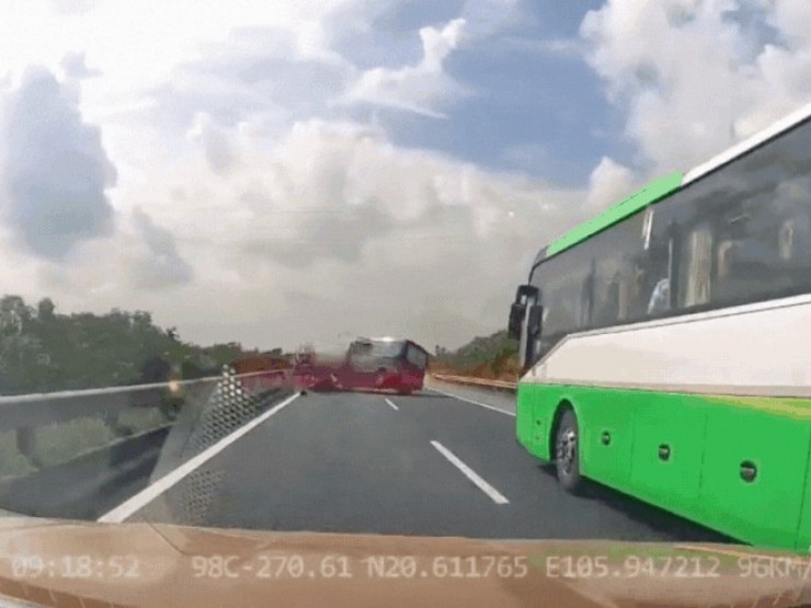 Video toàn cảnh vụ tai nạn liên hoàn trên cao tốc Pháp Vân - Cầu Giẽ, 8 người bị thương