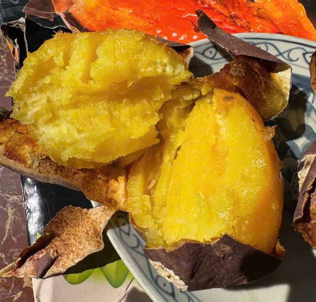 Khoai lang nhập khẩu được đặt tên “sầu riêng” vì hình dáng lạ mắt.