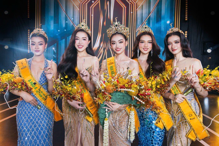 Tân hoa hậu và 4 á hậu