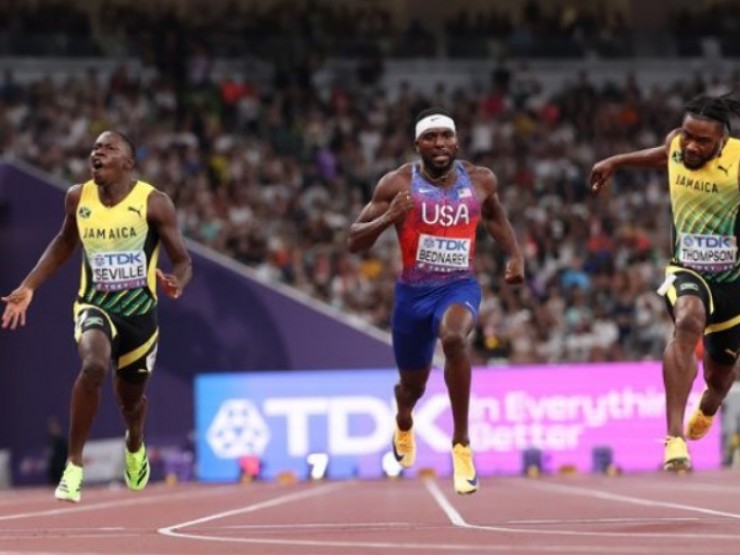 Đàn em của Usain Bolt vượt Thompson và Lyles giật HCV điền kinh 100m