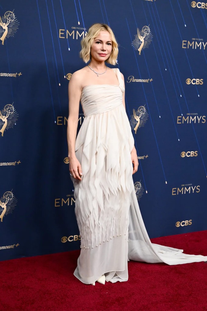 Michelle Williams duyên dáng trong thiết kế của Chanel.