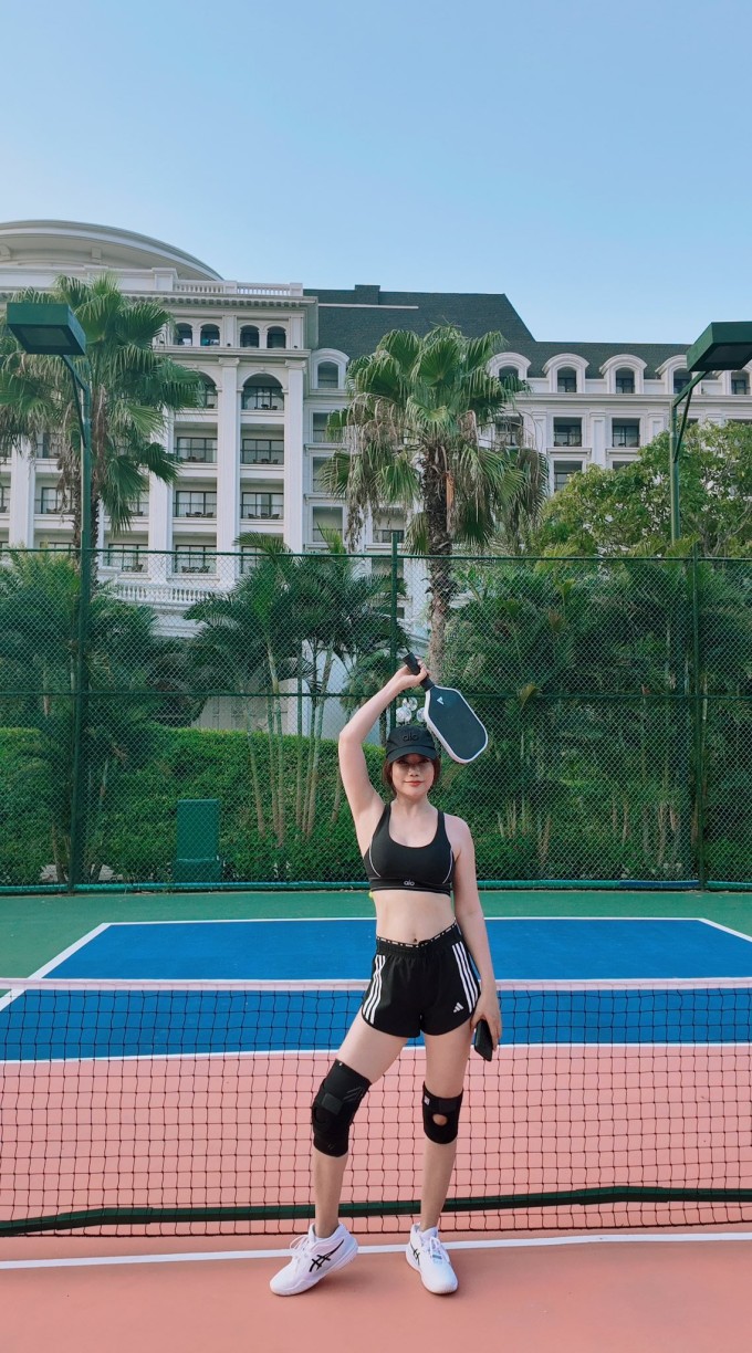 Thường xuyên chơi pickleball giúp đốt mỡ, tiêu hao calo dư thừa, cải thiện độ săn chắc lẫn sự linh hoạt của cơ thể hiệu quả.