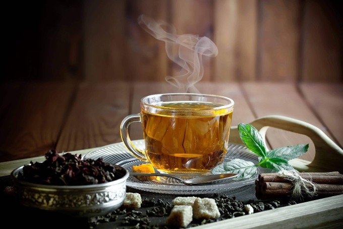 Uống trà, cà phê quá nóng có thể làm bỏng niêm mạc thực quản.