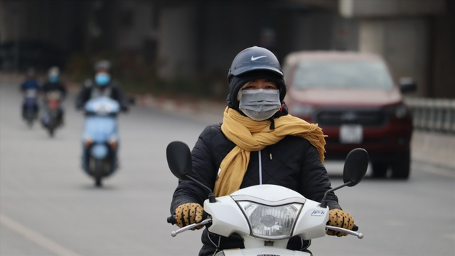 Không khí lạnh bắt đầu hoạt động mạnh từ tháng 10, đặc biệt trong tháng 11–12. Rét đậm có thể xuất hiện ở Bắc Bộ từ nửa cuối tháng 12.