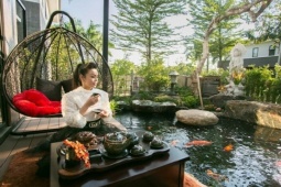 Kinh doanh - Mẹ đơn thân giàu có của showbiz Việt, là chủ tịch tập đoàn trăm tỷ, sống như phú bà trong biệt thự bề thế