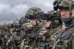 Tổng thống Ba Lan ký sắc lệnh mật, NATO sắp đưa vũ khí và binh sĩ tới sát Ukraine