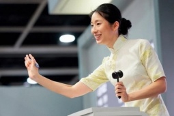 Kinh doanh - Chốt trăm tỷ chỉ với một cú gõ búa, người phụ nữ khiến cả phòng nín thở