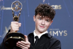 Ngôi sao 15 tuổi làm nên lịch sử tại giải Emmy 2025