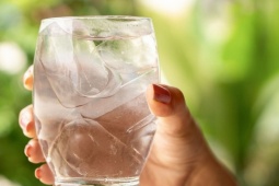 Sức khỏe đời sống - 3 món khát mấy cũng không nên uống lúc vừa ngủ dậy
