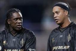 Đại chiến các huyền thoại: Rooney ghi siêu phẩm, Ronaldinho & Kaka "nhảy múa"