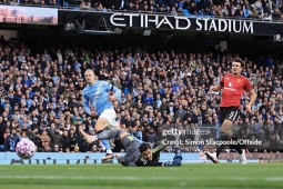 Biến động bảng xếp hạng Ngoại hạng Anh: Man City vượt mặt MU, Liverpool xây chắc ngôi đầu