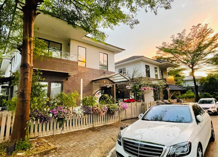 Biệt thự sang chảnh của Nhật Kim Anh.