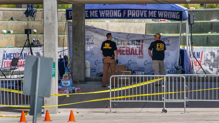 Các đặc vụ FBI làm việc tại hiện trường. Ảnh: Getty Images.