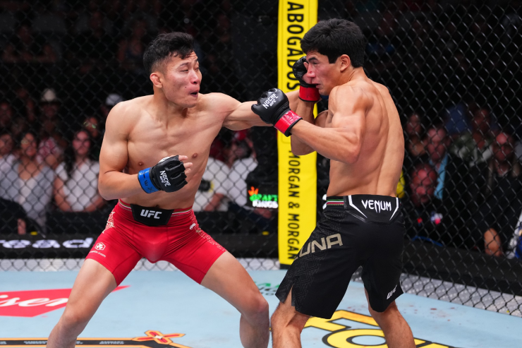 Quang Lê (quần đỏ) để thua Luna (quần đen)