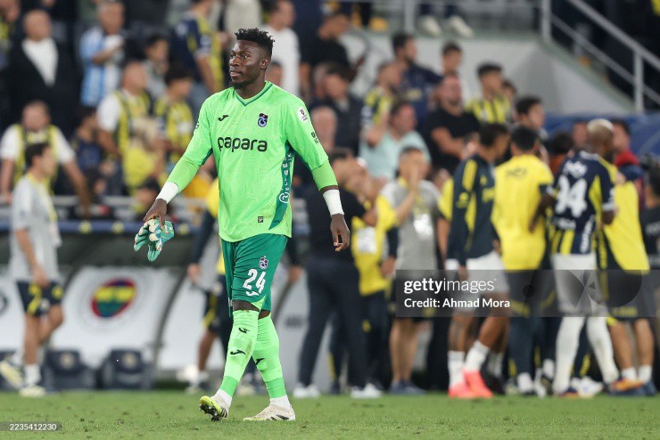 Onana thi đấu ấn tượng trong trận cầu đầy tranh cãi