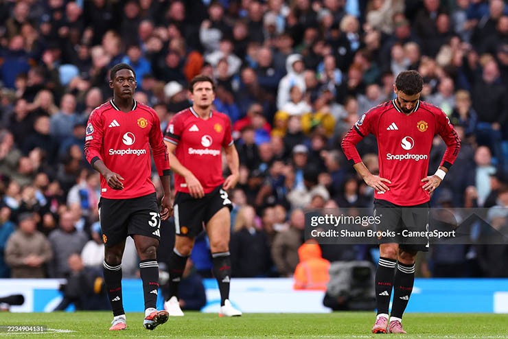 MU thua thảm ở derby Manchester