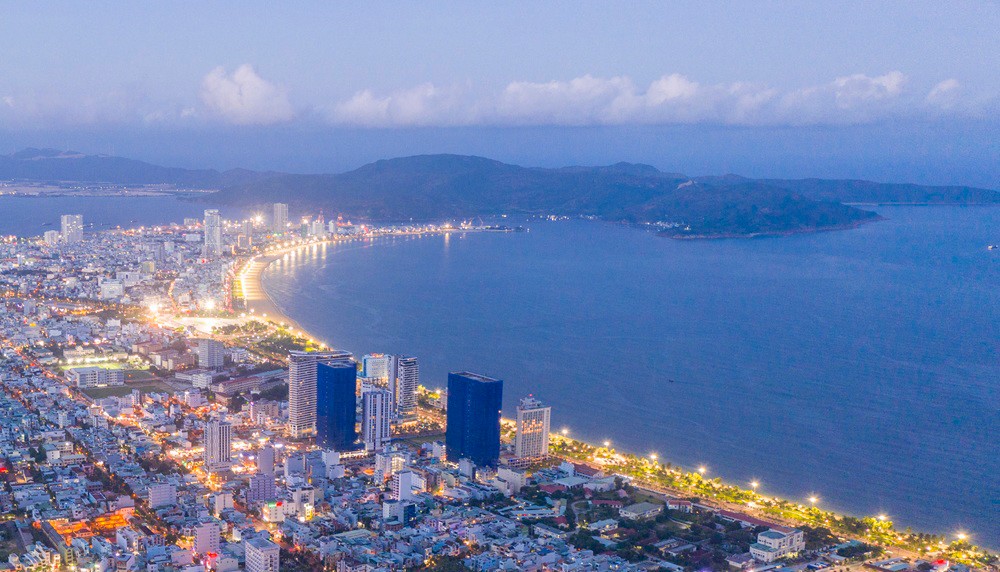 Quy Nhơn hội tụ đầy đủ các yếu tố hạ tầng, du lịch và trung tâm hành chính mới, trở thành tâm điểm đầu tư mới của thị trường bất động sản miền Trung.
