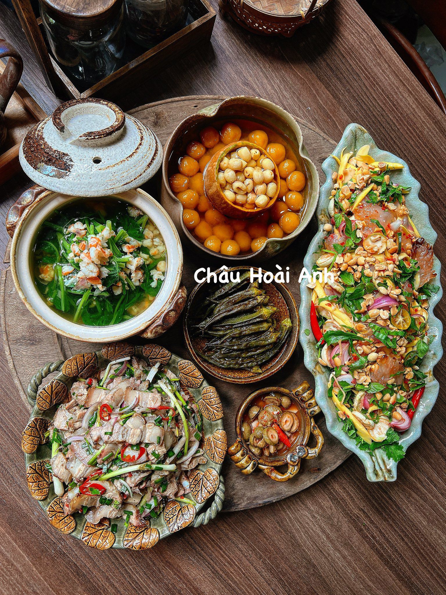 Nộm sứa - Thịt ba chỉ bóp hành - Canh rau cải nấu tôm - Chè bí đỏ hạt sen