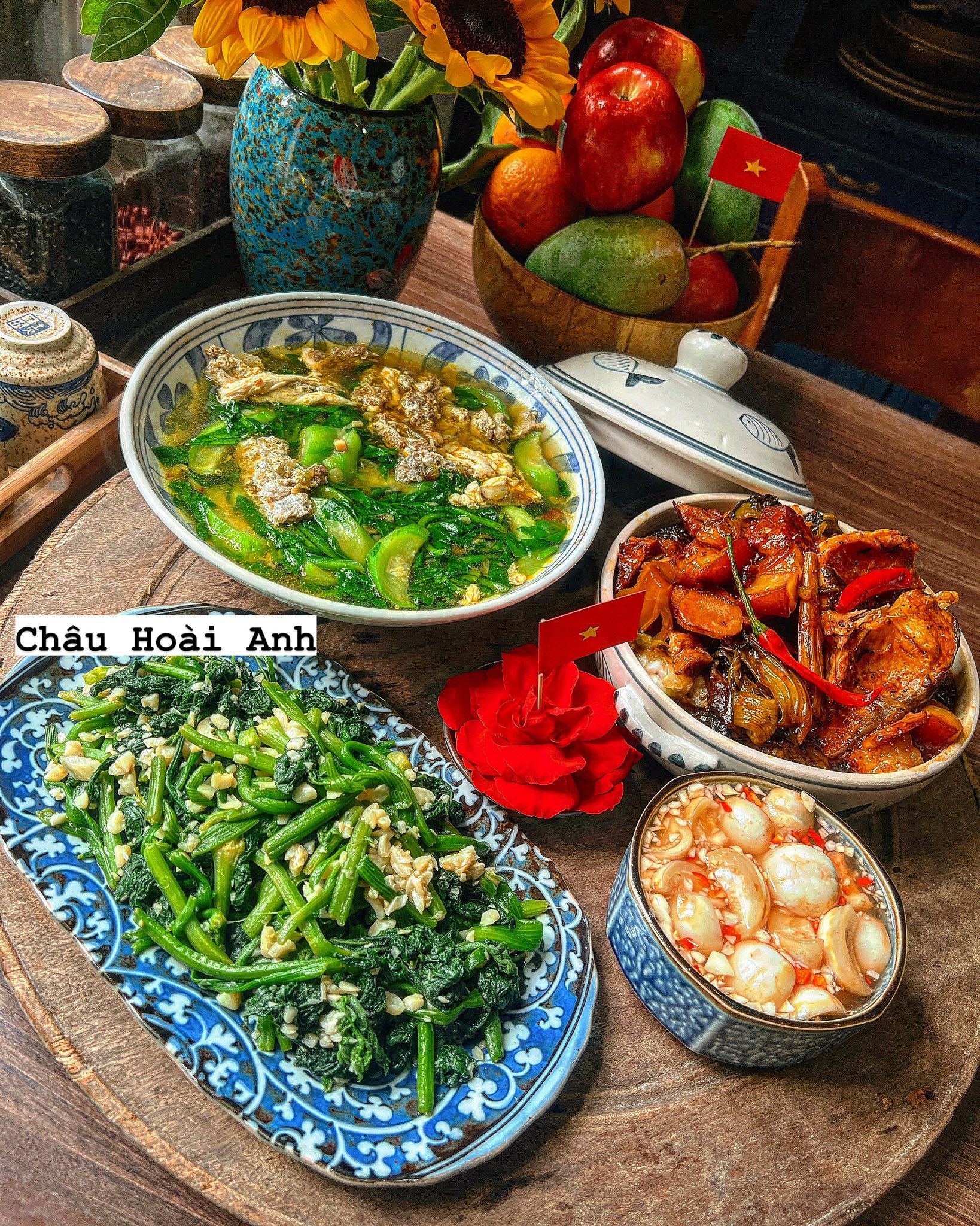 Canh cua mướp mồng tơi - Rau bí xào tỏi - Cá trắm kho dưa - Cà muối