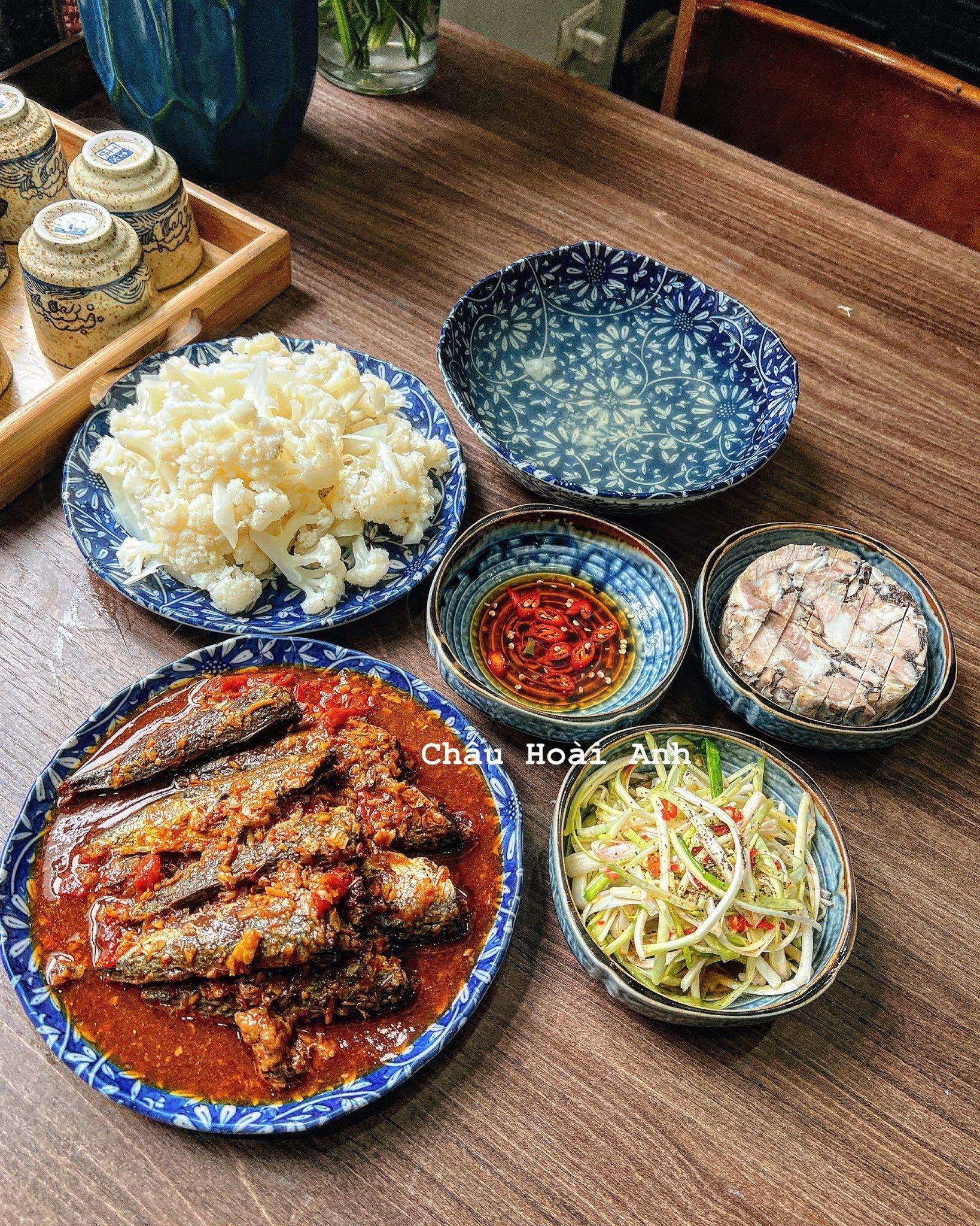 Súp lơ luộc - Giò xào - Cá nục kho - Hành dầm mắm