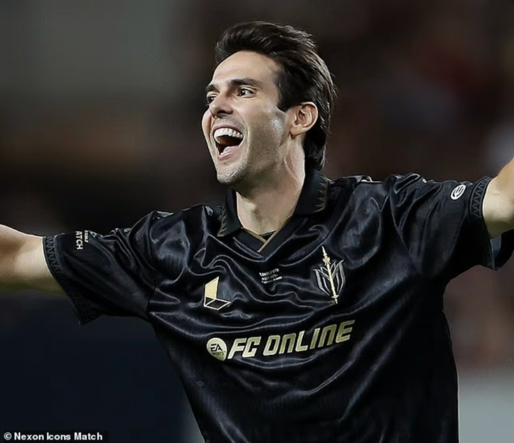 Đại chiến các huyền thoại: Rooney ghi siêu phẩm, Ronaldinho & Kaka "nhảy múa" - 3