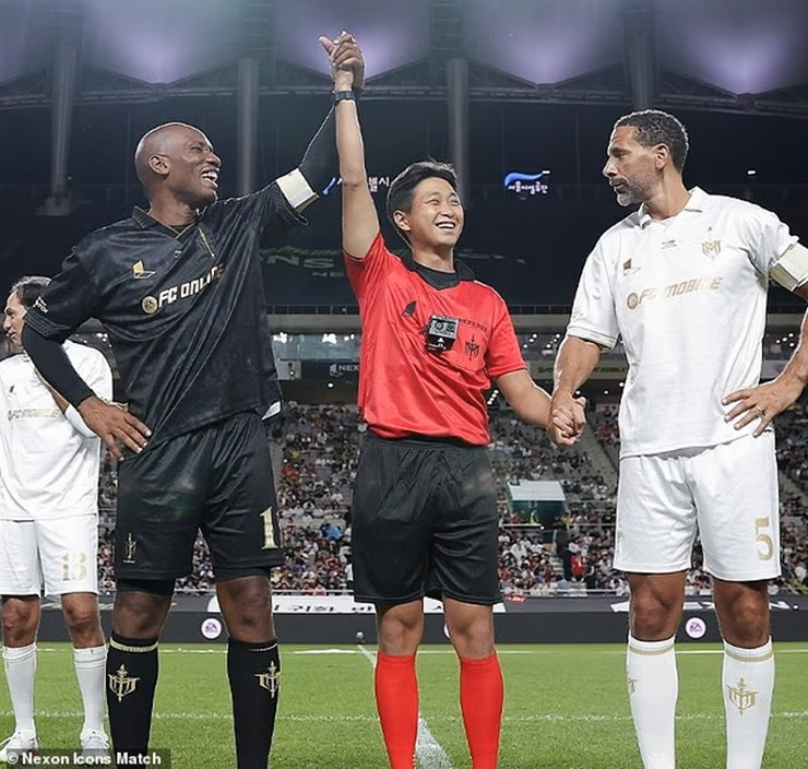 Dàn sao huyền thoại được chia thành 2 đội, 1 bên "tấn công" và bên còn lại "phòng ngự"