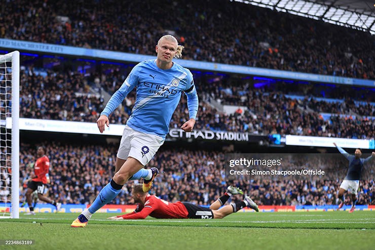 Haaland lập cú đúp vào lưới MU