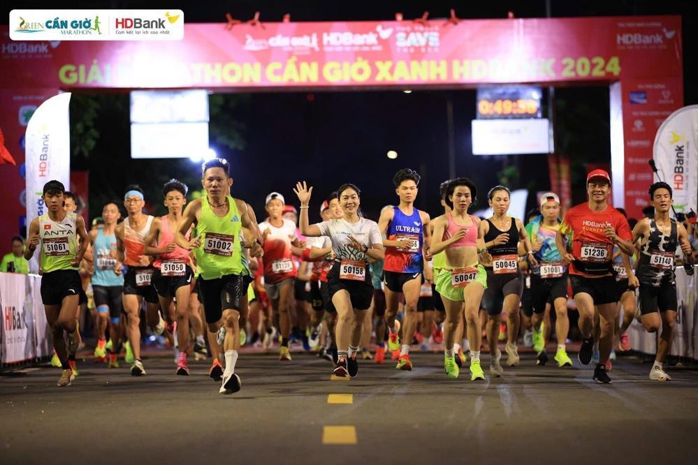 Đường đua xanh là nơi hội tụ quen thuộc của hơn 3.000 runners trong nước và quốc tế nhiều năm qua