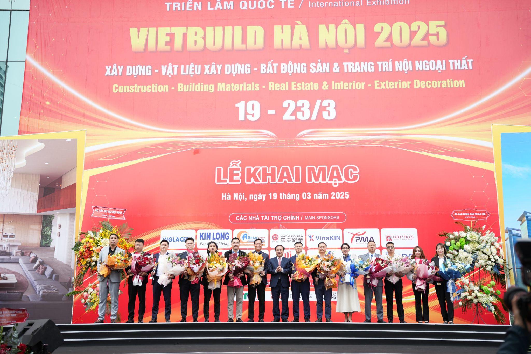Vietbuild 2025 quy tụ hàng trăm doanh nghiệp lớn nhỏ trong ngành