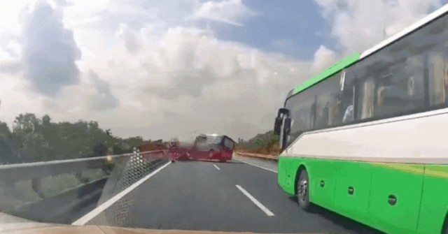 Video toàn cảnh vụ tai nạn liên hoàn trên cao t...
