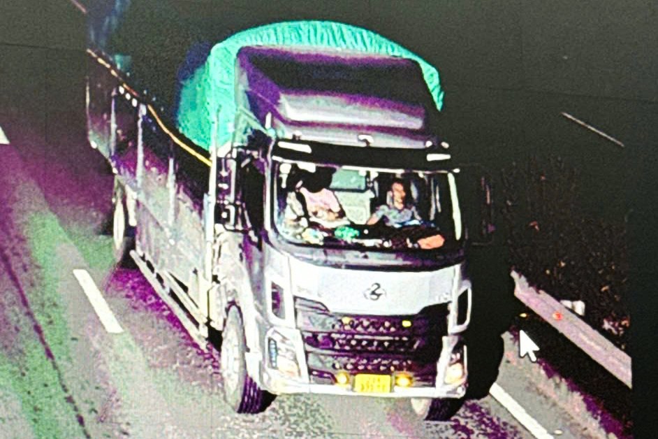 Không đeo dây an toàn khi lái xe, hàng loạt tài xế bị xử phạt trên cao tốc Nội Bài – Lào Cai - 2