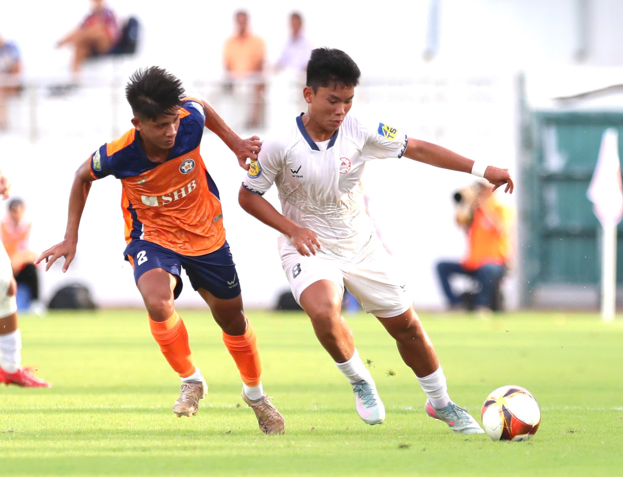 U17 CLB bóng đá TP.HCM thắng tối thiểu trong ngày ra quân