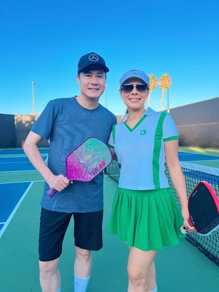 Ca sĩ Thanh Thảo chơi pickleball cùng Quang Dũng.