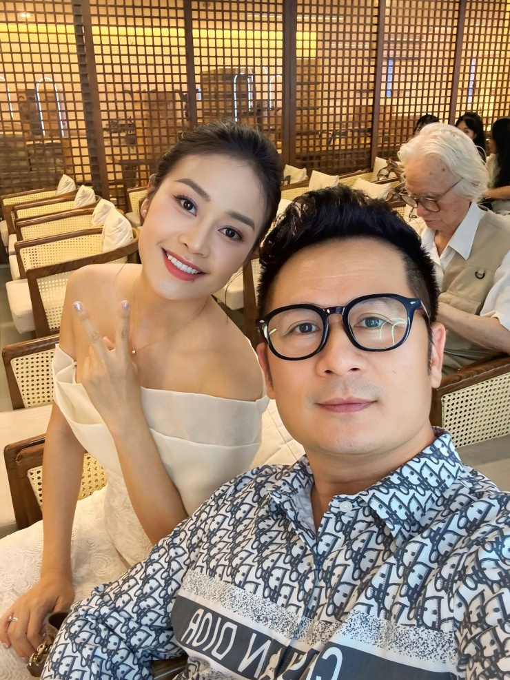 Ca sĩ Bằng Kiều hội ngộ MC Phí Linh.