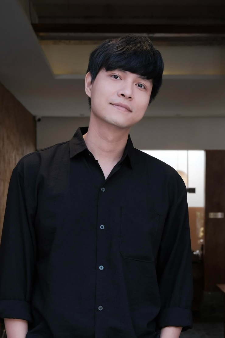 Diễn viên Tô Dũng than mình đẹp trai hiền hậu mà làm phim đạo diễn không cho cười.