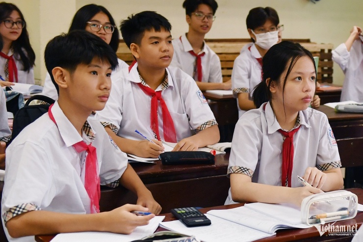 Sẽ cung cấp một bộ sách giáo khoa thống nhất toàn quốc, miễn phí từ năm 2030.